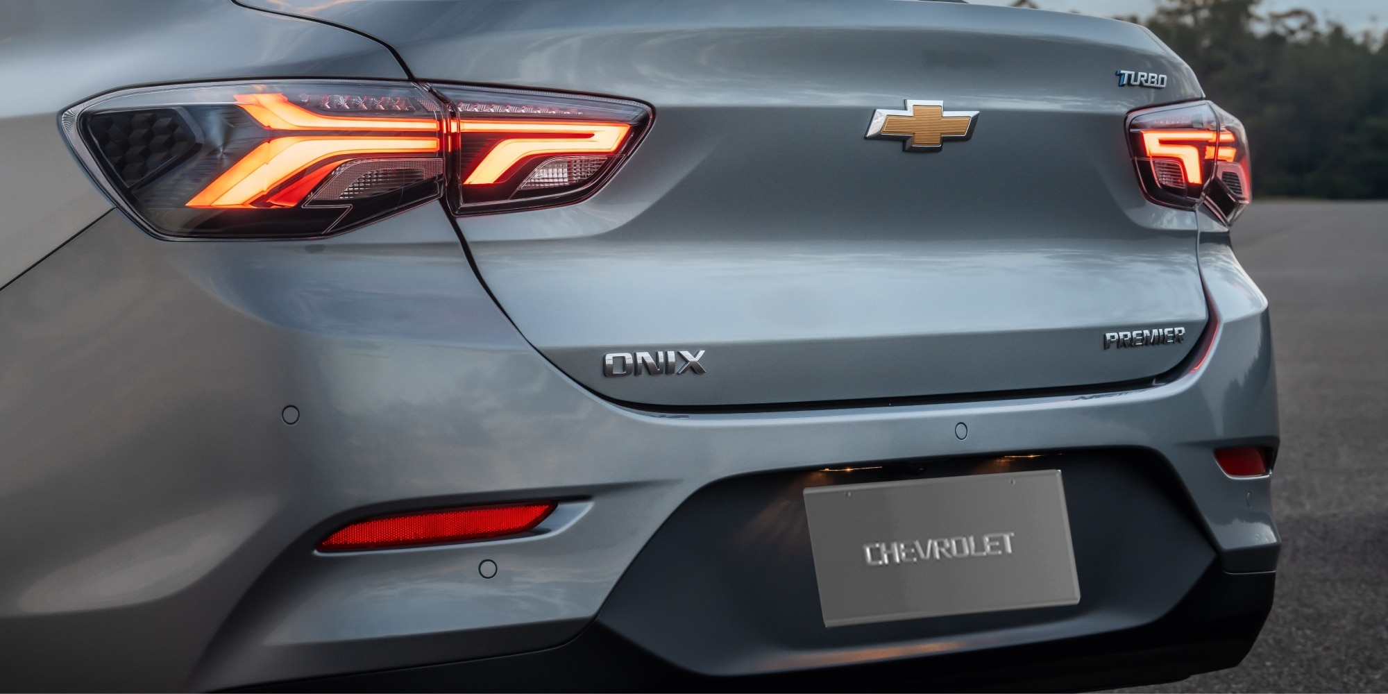 Confira a lanterna traseira do Chevrolet Onix Plus 2027